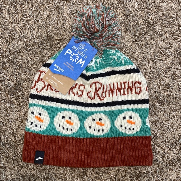 NWT Brooks Heritage Pom Christmas Beanie OSFM - Picture 2 of 8